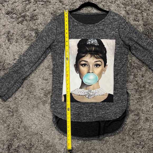 Gray Graphic Long Sleeve Top - Picture 7 of 8